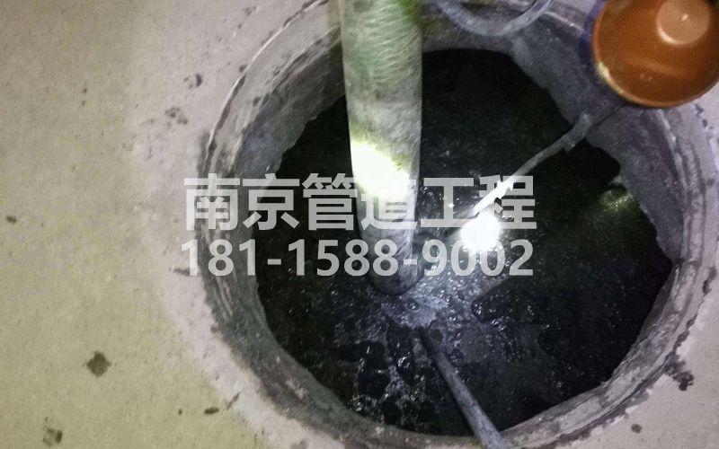 216尧胜村清理化粪池