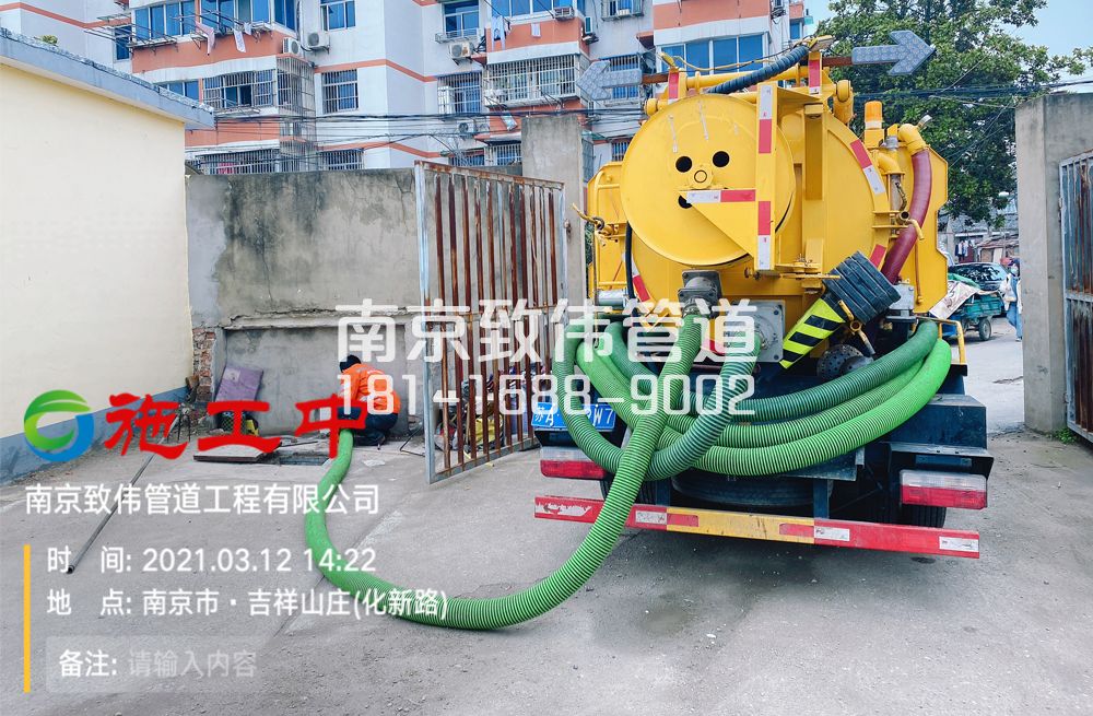 尧胜村公厕化粪池清理